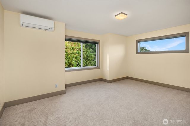 2619 Warren Avenue N, Seattle, WA 98109