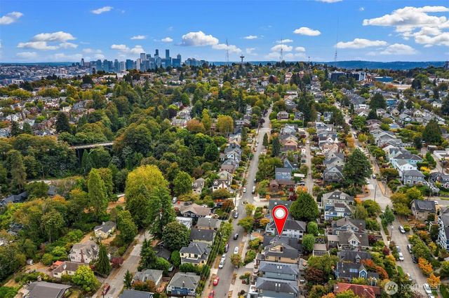 2619 Warren Avenue N, Seattle, WA 98109