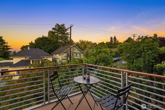2619 Warren Avenue N, Seattle, WA 98109