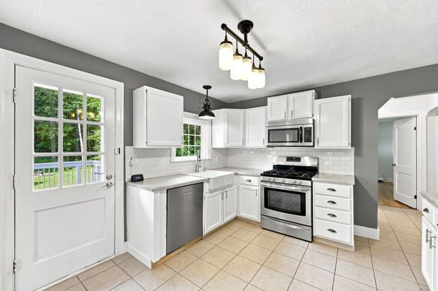 20 Sunset Ave, South Hadley, MA 01075