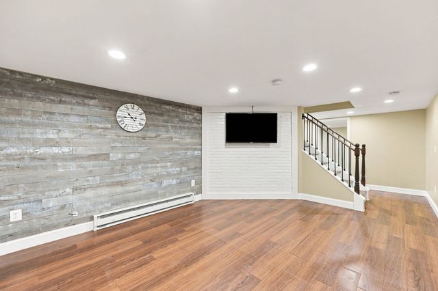 20 Sunset Ave, South Hadley, MA 01075