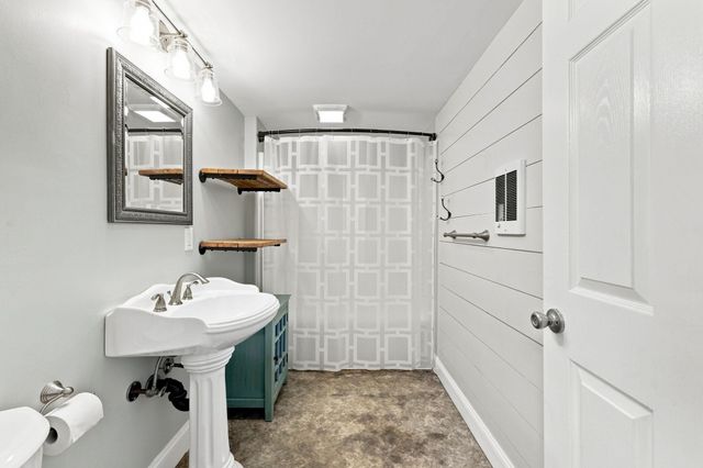 20 Sunset Ave, South Hadley, MA 01075