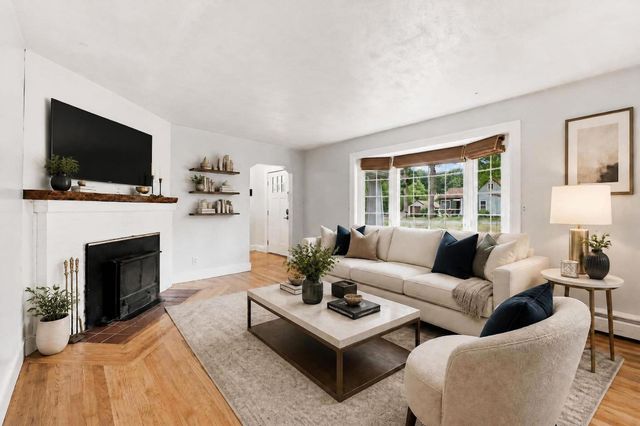 20 Sunset Ave, South Hadley, MA 01075