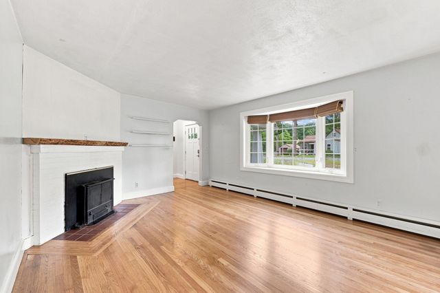 20 Sunset Ave, South Hadley, MA 01075