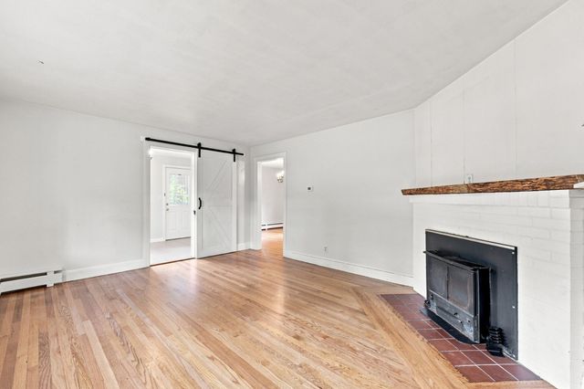 20 Sunset Ave, South Hadley, MA 01075