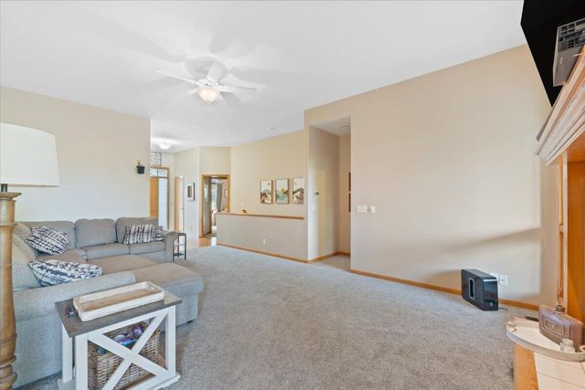 5200 BALLARD Circle, Council Bluffs, IA 51503