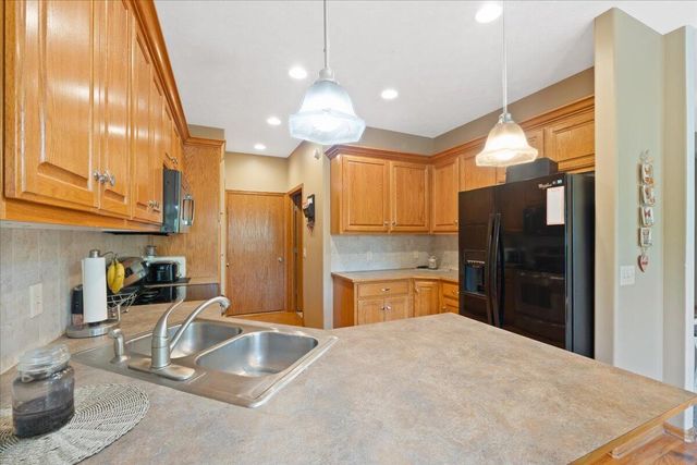 5200 BALLARD Circle, Council Bluffs, IA 51503