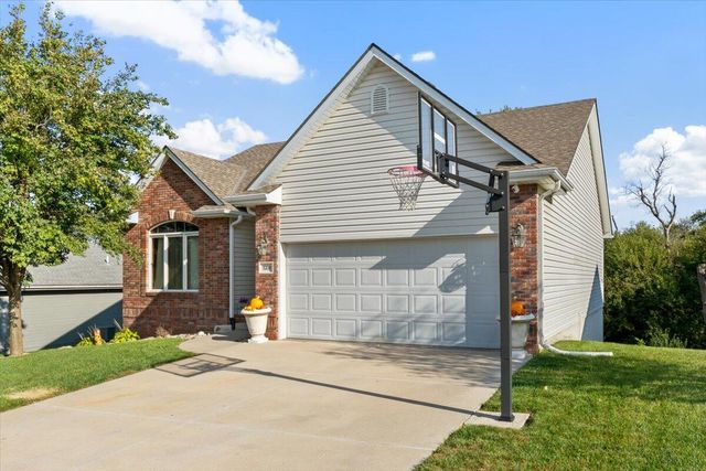 5200 BALLARD Circle, Council Bluffs, IA 51503