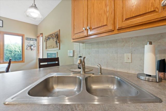 5200 BALLARD Circle, Council Bluffs, IA 51503