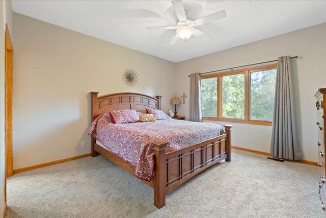 5200 BALLARD Circle, Council Bluffs, IA 51503