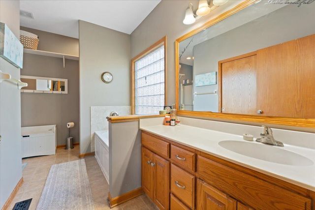 5200 BALLARD Circle, Council Bluffs, IA 51503