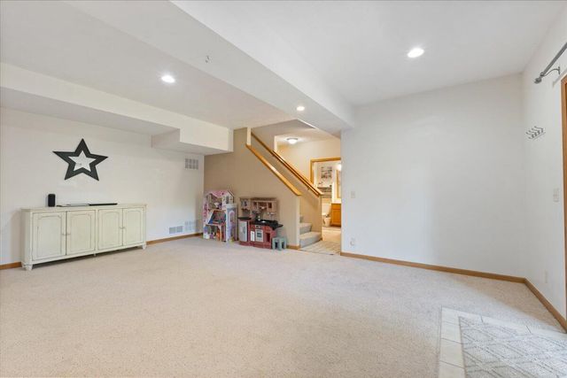 5200 BALLARD Circle, Council Bluffs, IA 51503