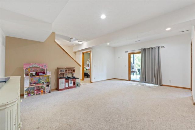 5200 BALLARD Circle, Council Bluffs, IA 51503