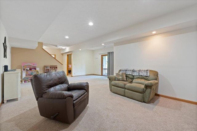 5200 BALLARD Circle, Council Bluffs, IA 51503