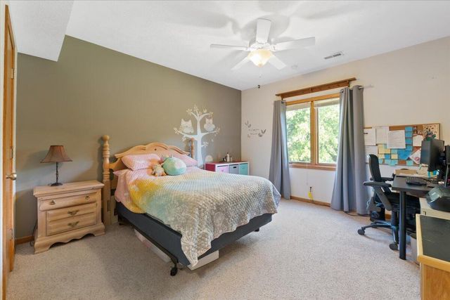 5200 BALLARD Circle, Council Bluffs, IA 51503