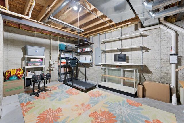 5200 BALLARD Circle, Council Bluffs, IA 51503