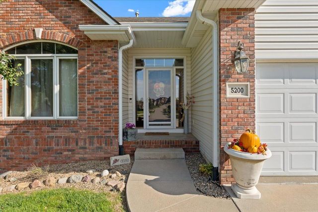 5200 BALLARD Circle, Council Bluffs, IA 51503