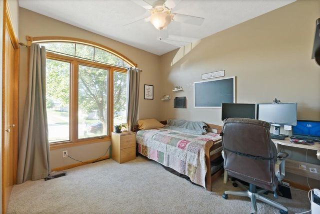 5200 BALLARD Circle, Council Bluffs, IA 51503