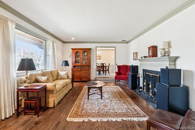 9 Cliff Road, Port Jefferson, NY 11777