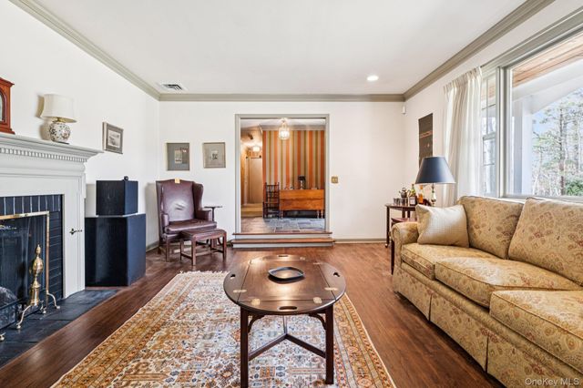 9 Cliff Road, Port Jefferson, NY 11777