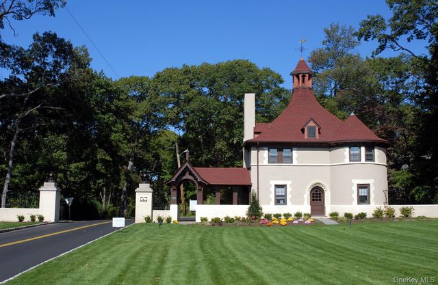 9 Cliff Road, Port Jefferson, NY 11777