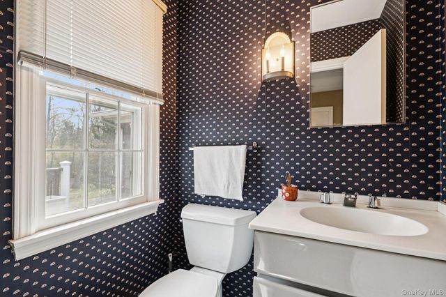 9 Cliff Road, Port Jefferson, NY 11777