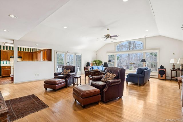 9 Cliff Road, Port Jefferson, NY 11777