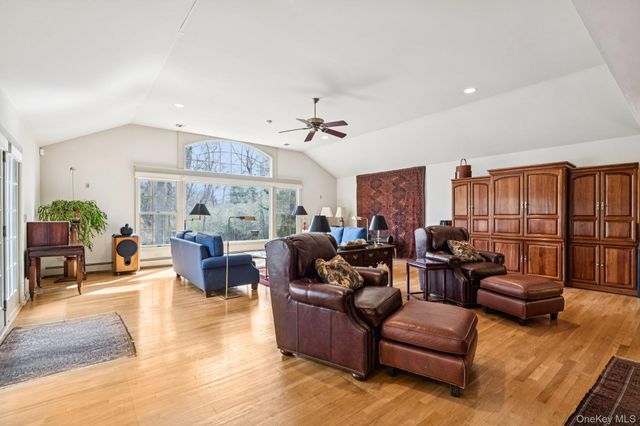 9 Cliff Road, Port Jefferson, NY 11777