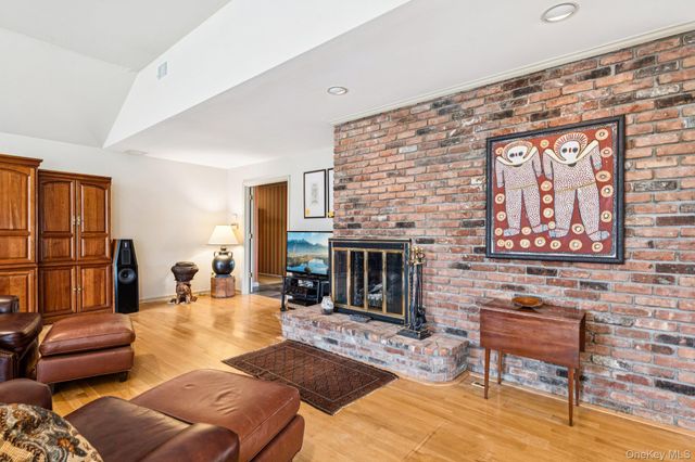 9 Cliff Road, Port Jefferson, NY 11777