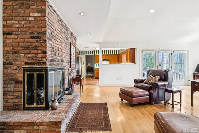 9 Cliff Road, Port Jefferson, NY 11777