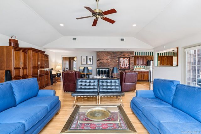 9 Cliff Road, Port Jefferson, NY 11777