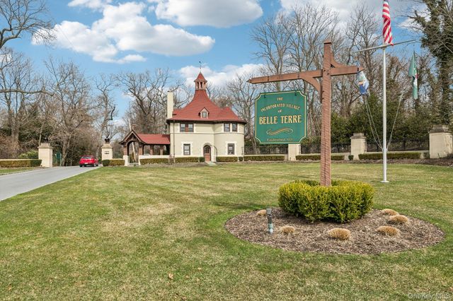 9 Cliff Road, Port Jefferson, NY 11777