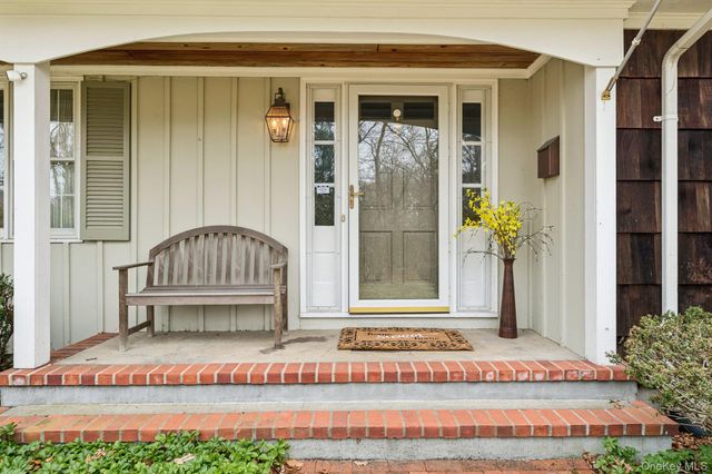 9 Cliff Road, Port Jefferson, NY 11777