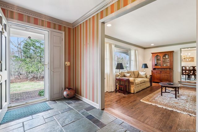 9 Cliff Road, Port Jefferson, NY 11777