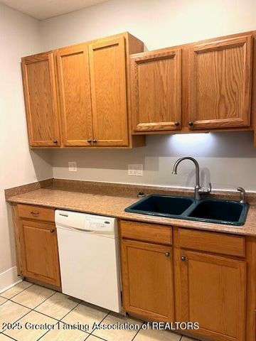 425 N Sycamore Street, Lansing, MI 48933