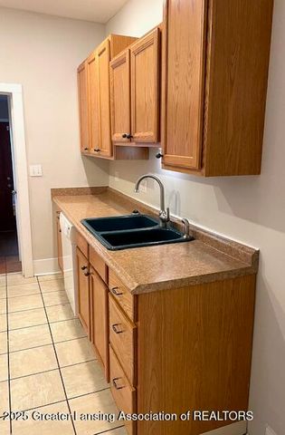 425 N Sycamore Street, Lansing, MI 48933