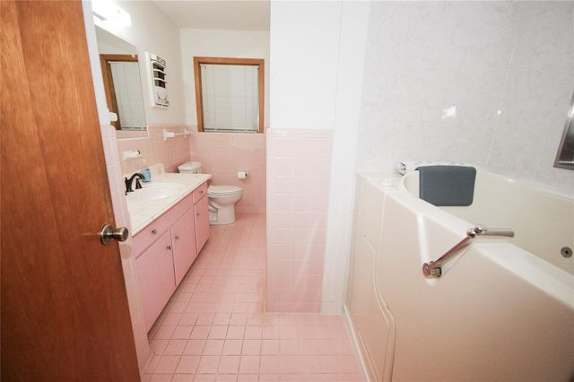 6733 Pecanwood Street, Hitchcock, TX 77563