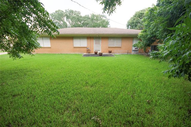 6733 Pecanwood Street, Hitchcock, TX 77563