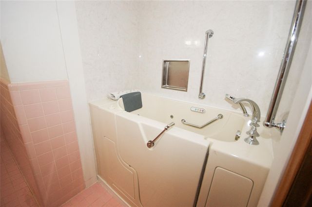 6733 Pecanwood Street, Hitchcock, TX 77563