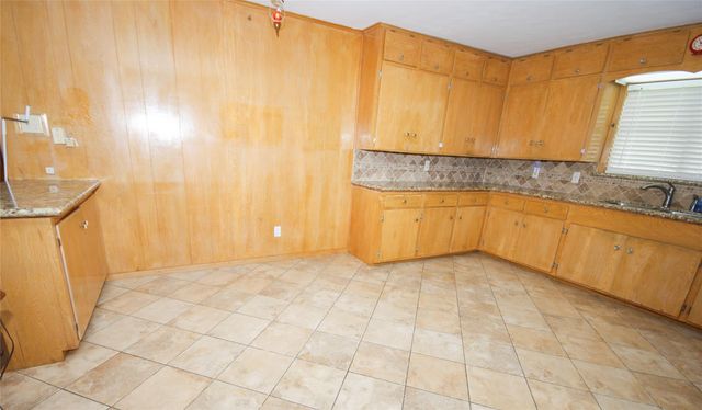 6733 Pecanwood Street, Hitchcock, TX 77563