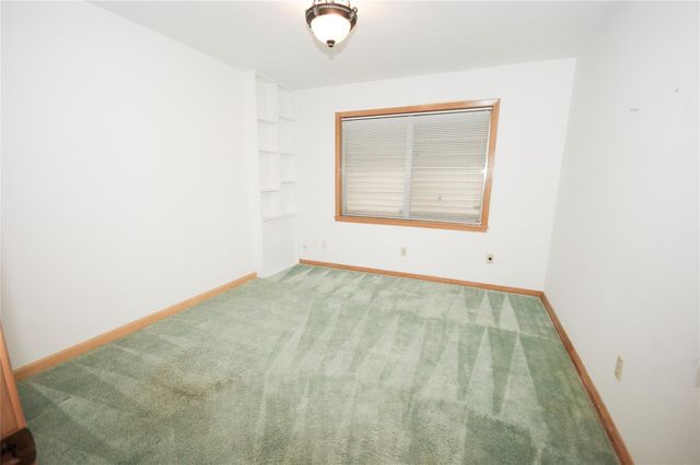 6733 Pecanwood Street, Hitchcock, TX 77563