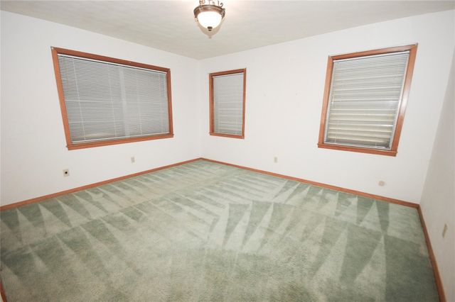6733 Pecanwood Street, Hitchcock, TX 77563