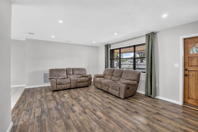 8968 SW 52nd Place, Cooper City, FL 33328