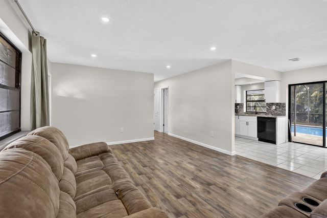 8968 SW 52nd Place, Cooper City, FL 33328