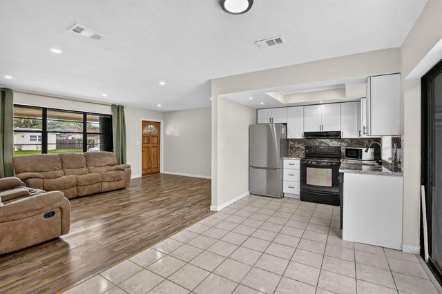 8968 SW 52nd Place, Cooper City, FL 33328