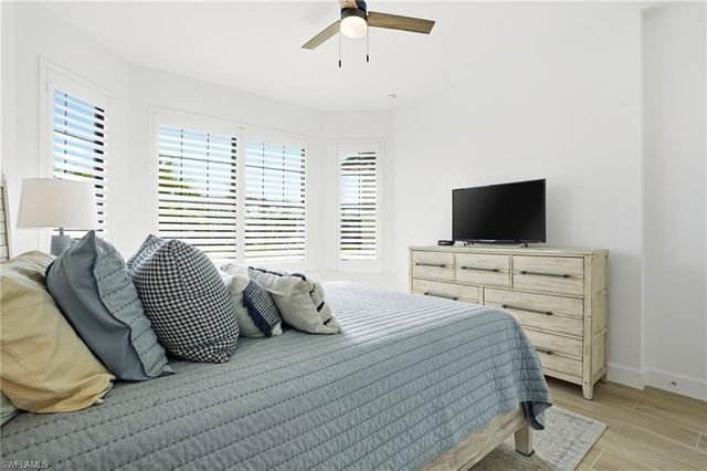 1857 Amador CT, Naples, FL 34120