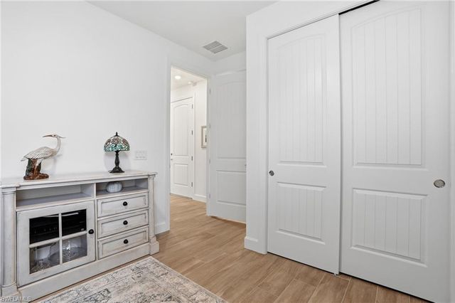 1857 Amador CT, Naples, FL 34120