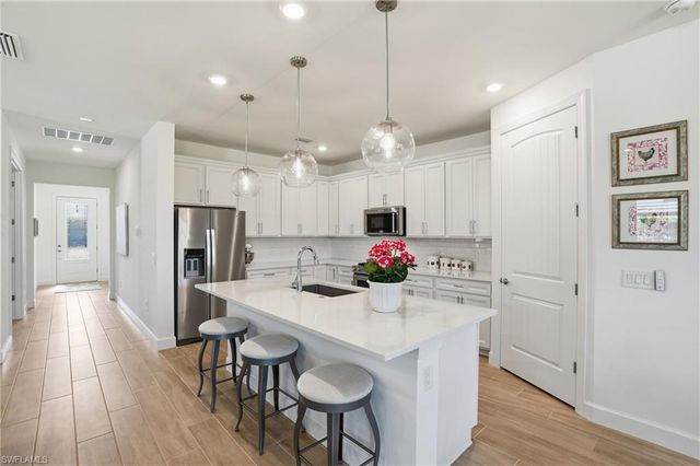 1857 Amador CT, Naples, FL 34120