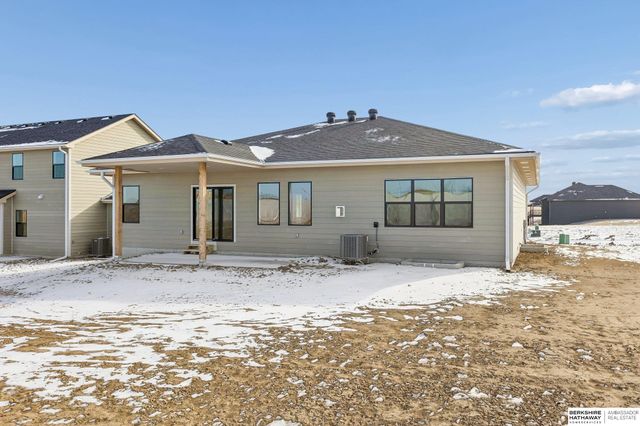 21428 Z Street, Elkhorn, NE 68022