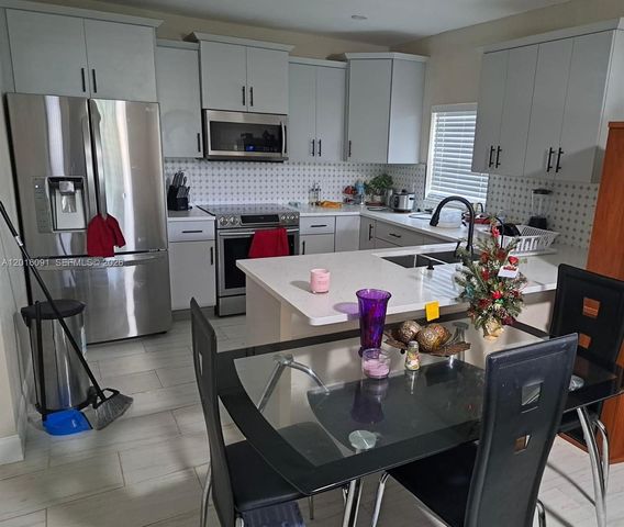 311 NW 28th Way, Fort Lauderdale, FL 33311